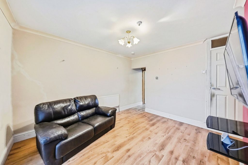 Property photo 3 of 17 Pbox-Img.Jpg