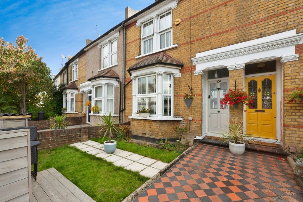 Property photo 1 of 17 Front