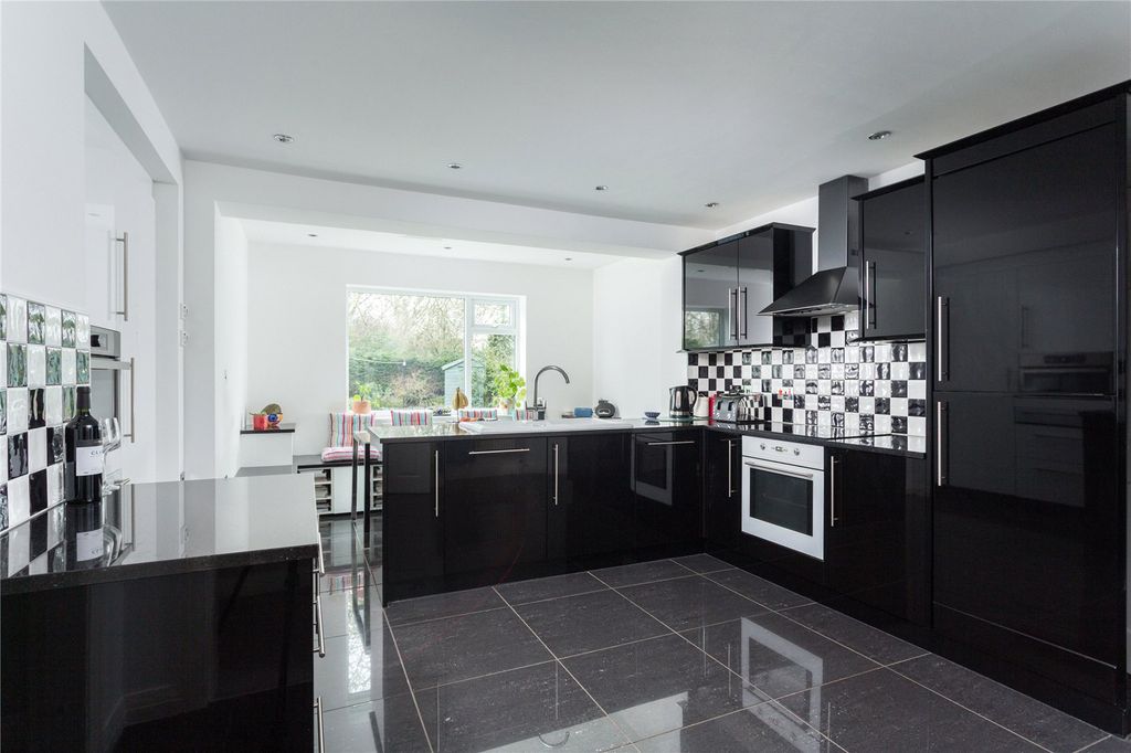 Property photo 3 of 20 Kitchen