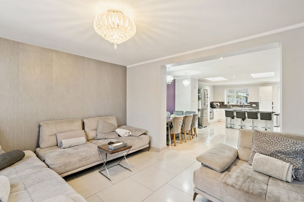 Property photo 3 of 24