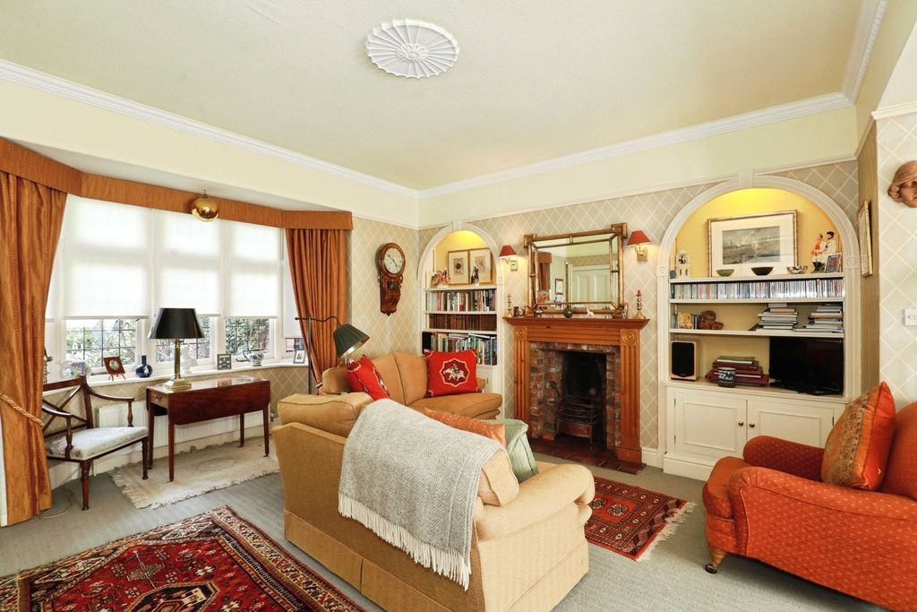 Property photo 2 of 17 Photo