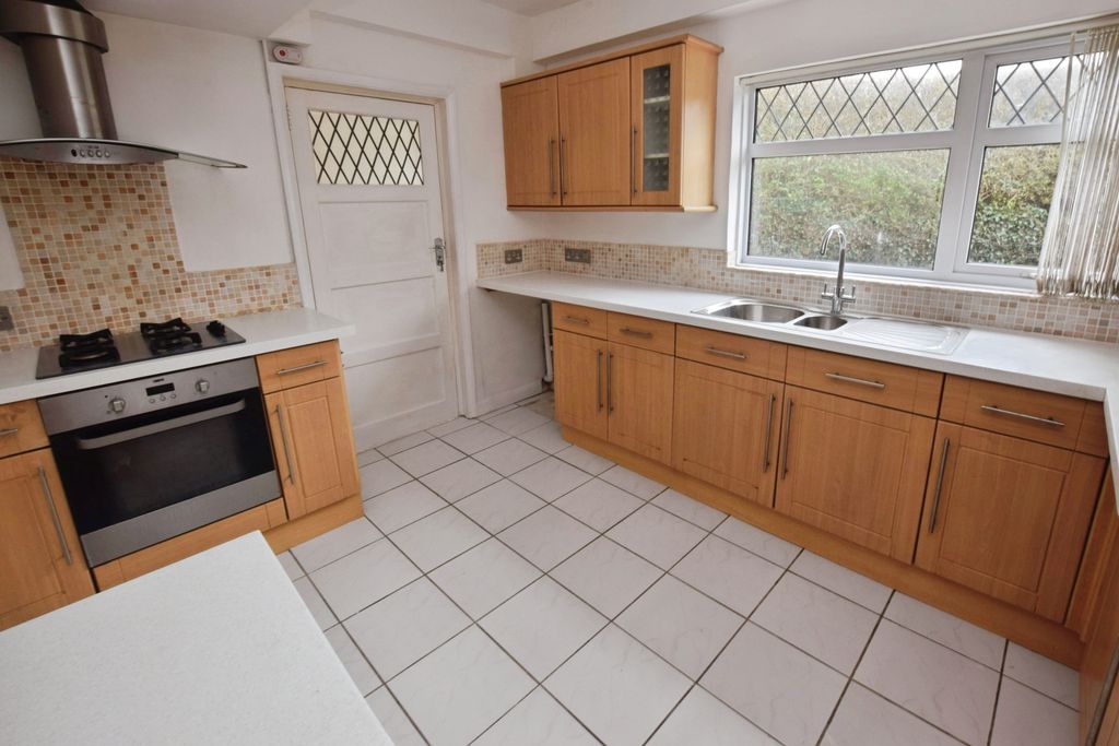 Property photo 3 of 12 3Ac6Afc6-Dsc_0876_Edited 20Thack 20Kitchen