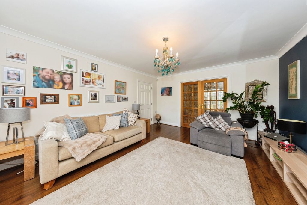 Property photo 3 of 17 Photo