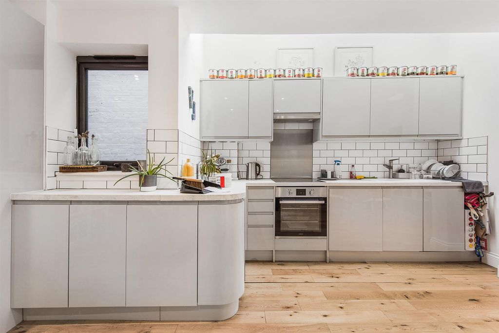 Property photo 2 of 9 10218_00404561.Jpg