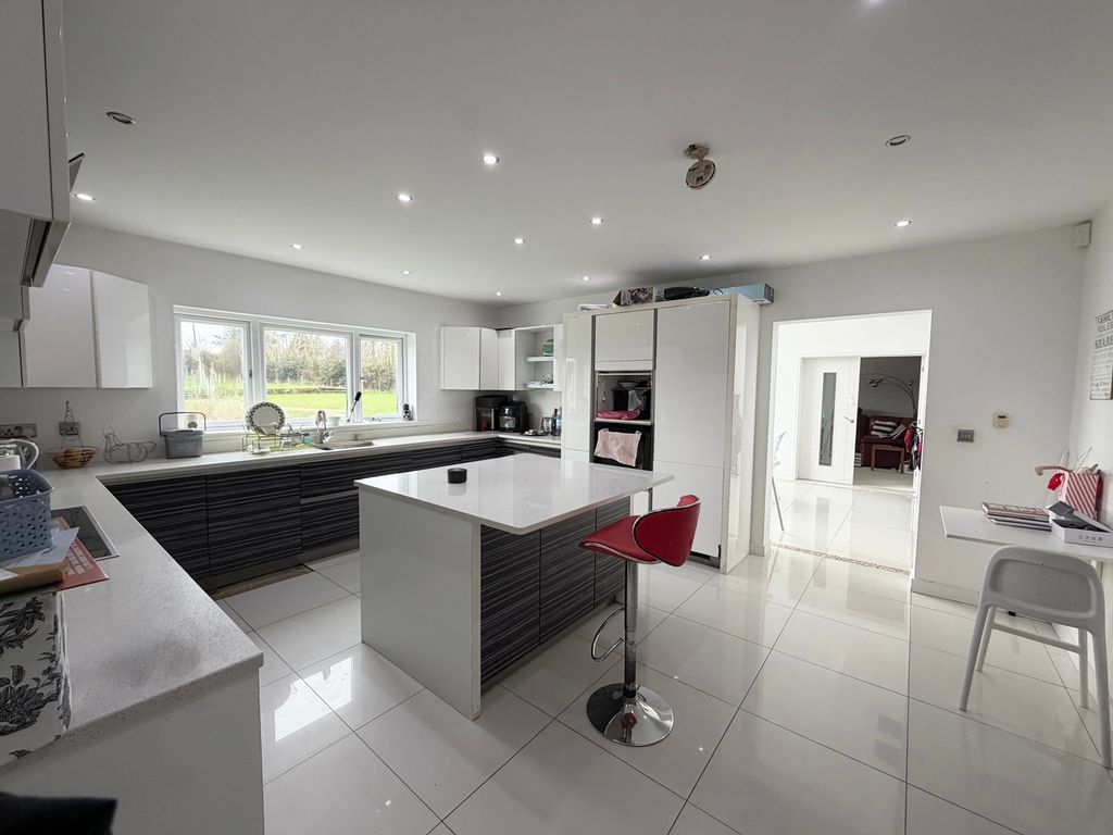 Property photo 3 of 20 Photograph