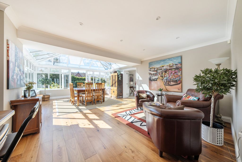 Property photo 3 of 25 Dining/Conservatory