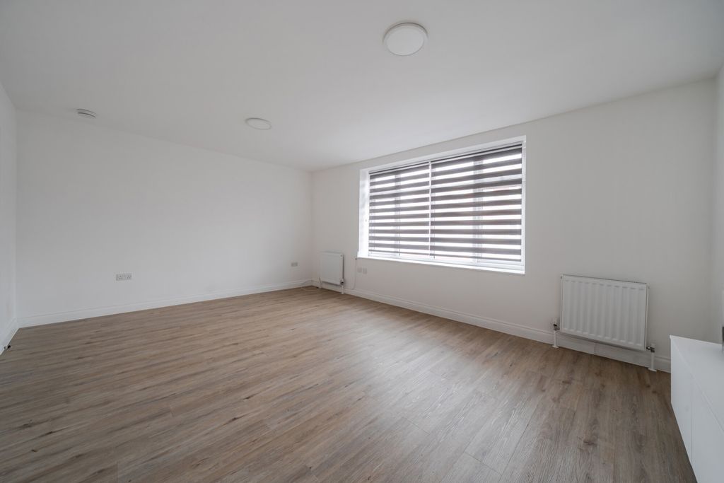 Property photo 2 of 18 1415404-6-698c644...