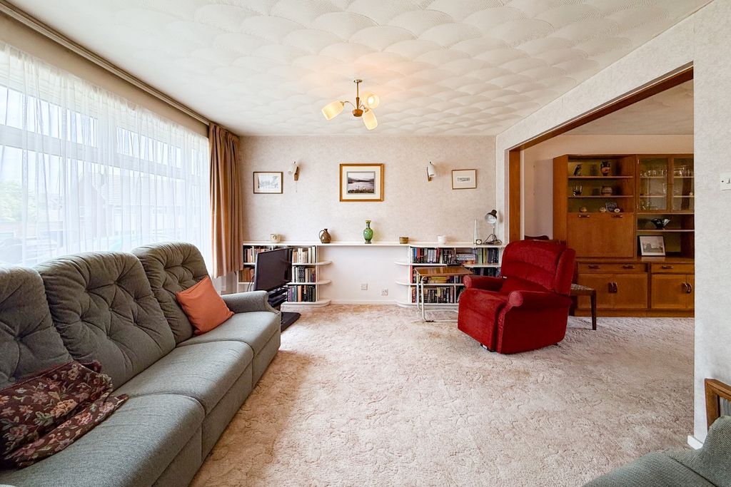 Property photo 2 of 15 4974083