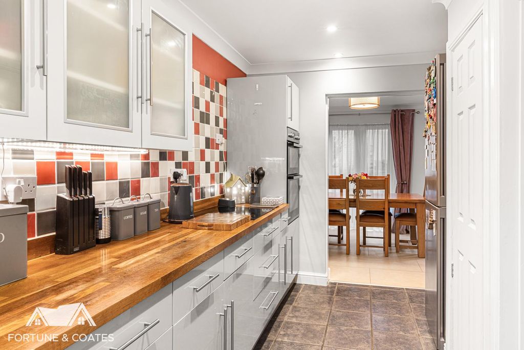 Property photo 2 of 30 Oldorchard_12.Jpg