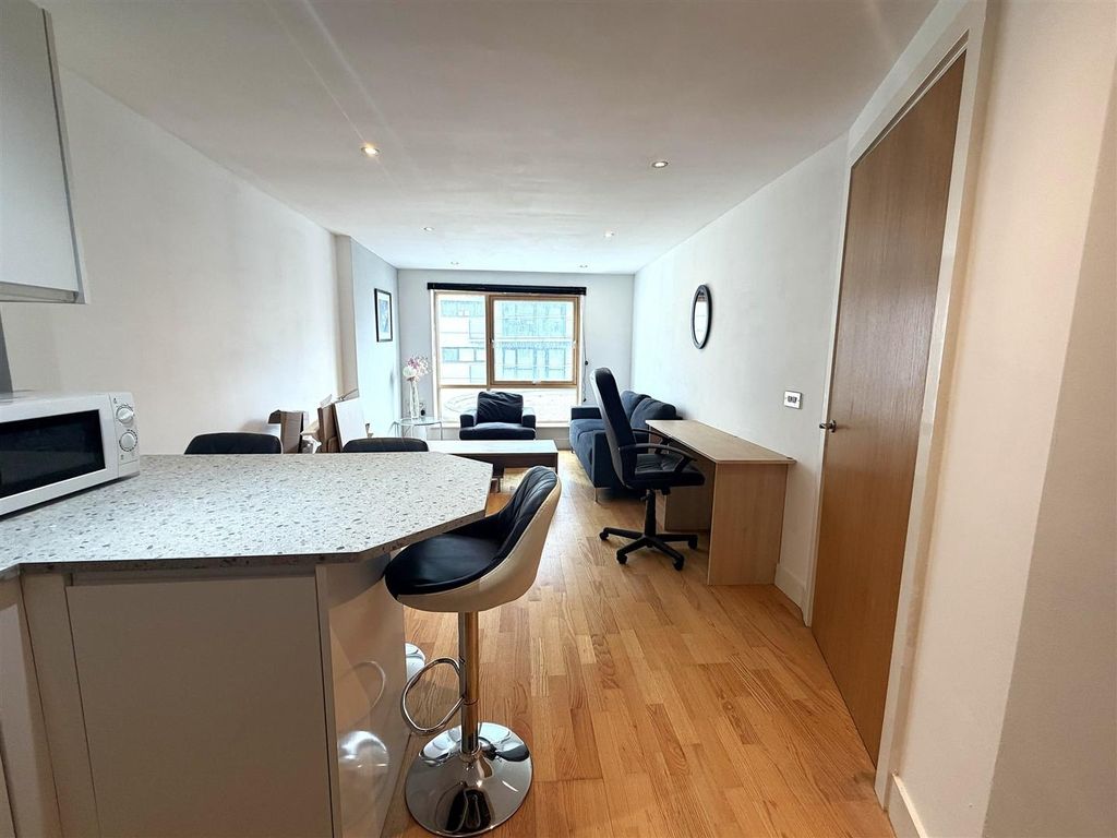Property photo 3 of 9 Modern Open-Plan Living With Breakfast Bar...