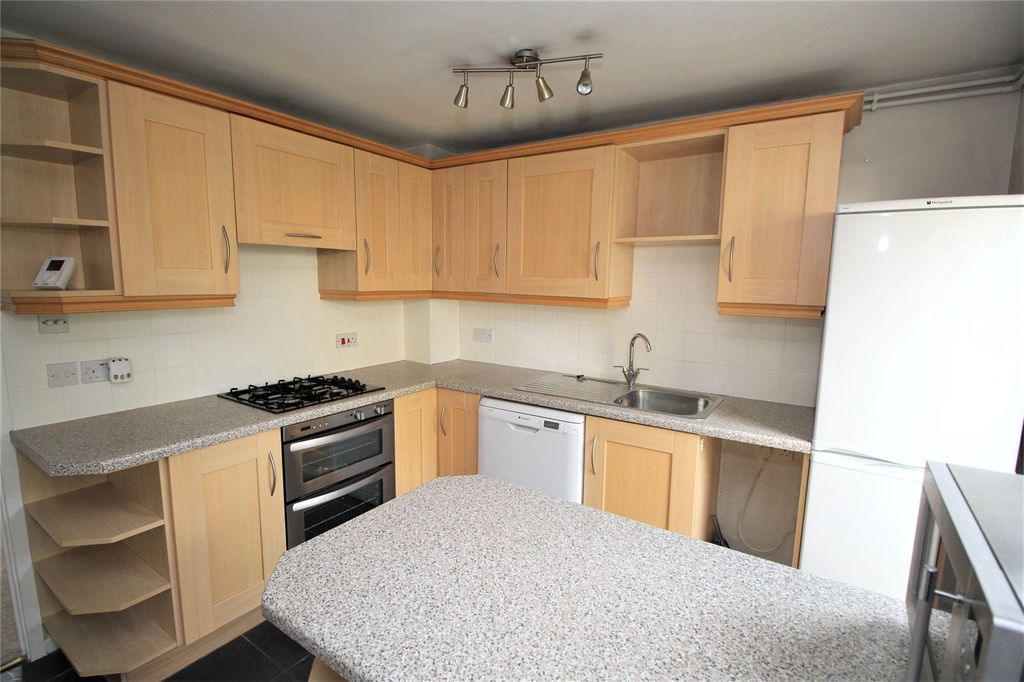 Property photo 3 of 8 Kitchen