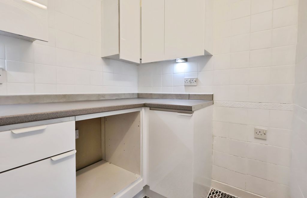 Additional image 6 of 1 bed flat for saleElmwood Court, High Street, Baldock SG7