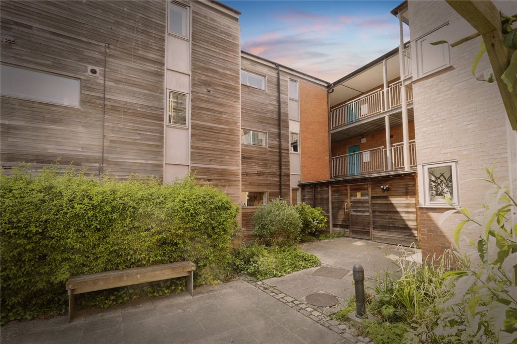 Property photo 1 of 13 Outside View