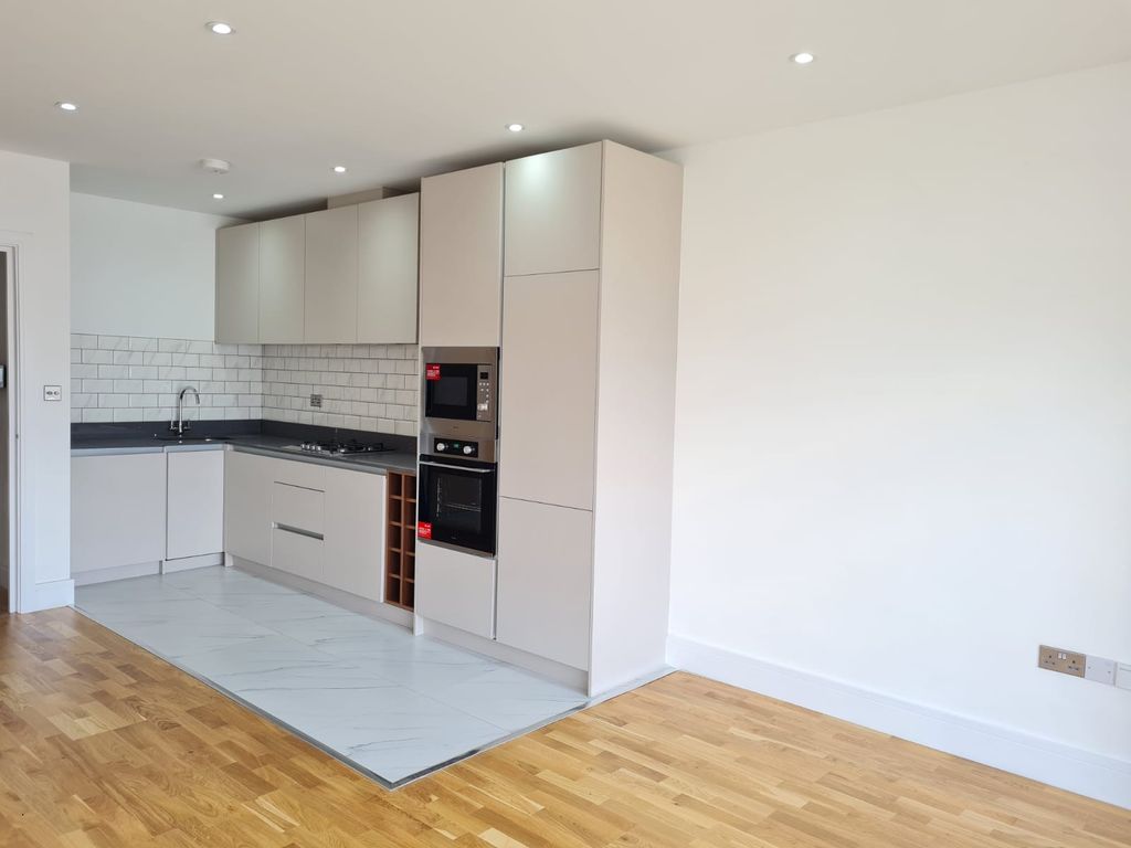 Property photo 1 of 5 1 Bedroom To Let