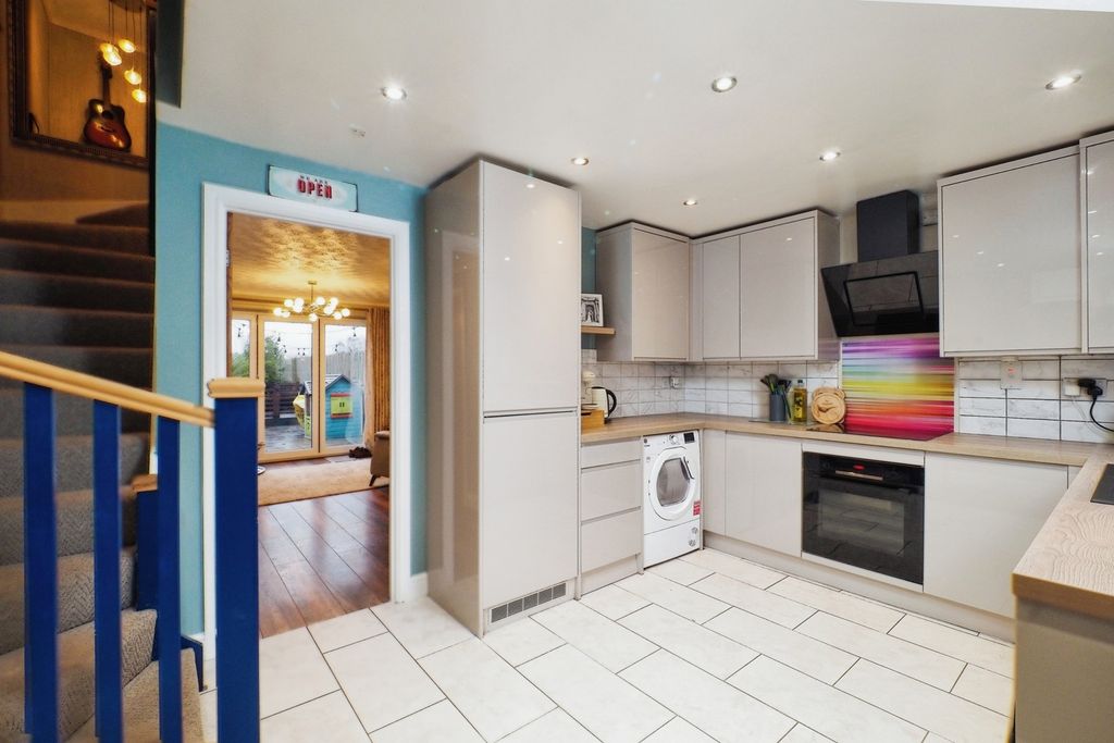 Property photo 3 of 16 Pbox-Img.Jpg