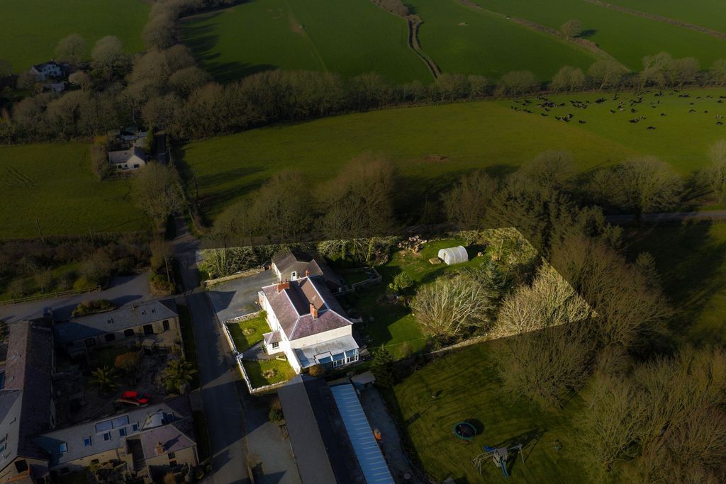 Property photo 3 of 44