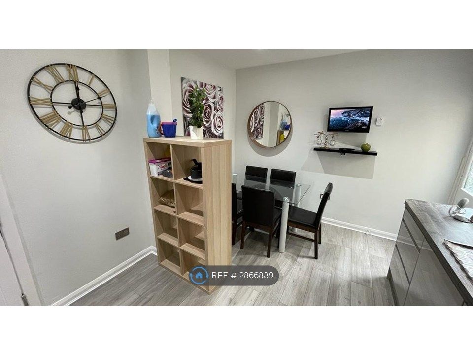 Property photo 2 of 4 Kitchen