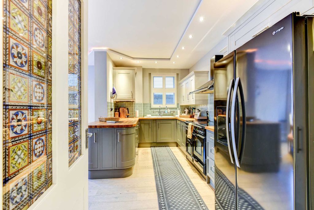 3 bed flat to rentSecond Avenue, Hove BN3 photo 4