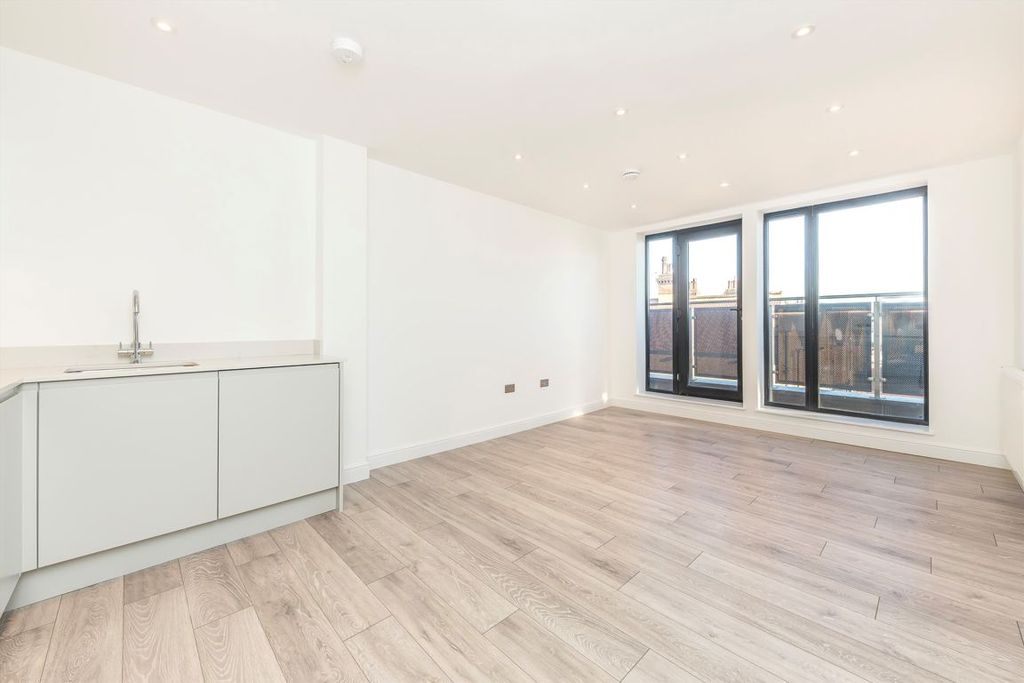 Property photo 3 of 6