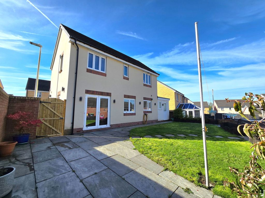 Property photo 2 of 25