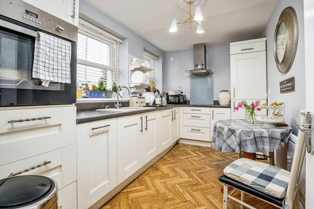 Property photo 3 of 25