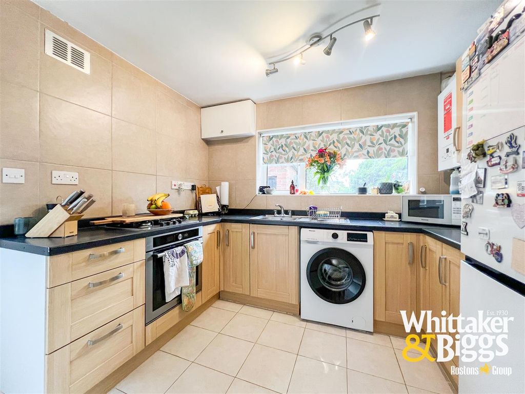 Property photo 3 of 13 Kitchen