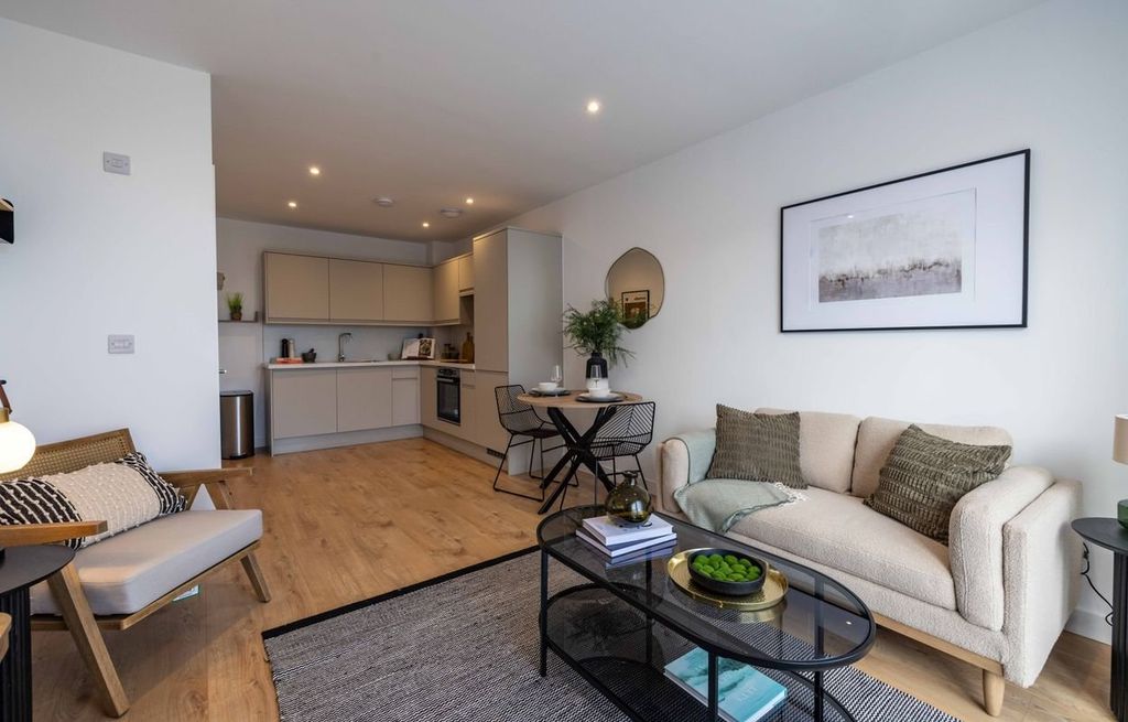 Property photo 3 of 8 Picture 3