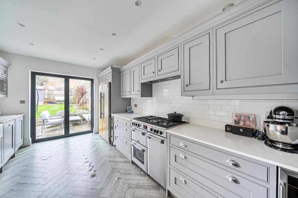 Property photo 3 of 24 1409415-18-698B28...