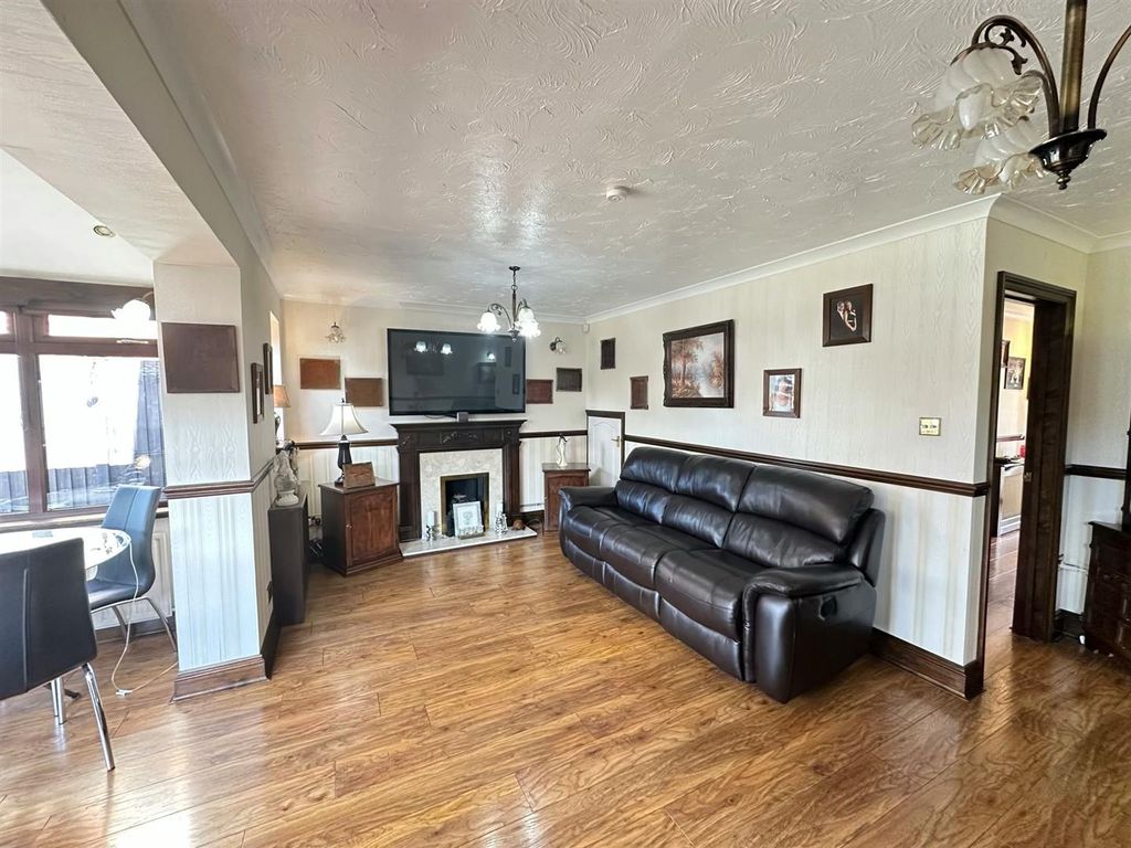 Property photo 3 of 35