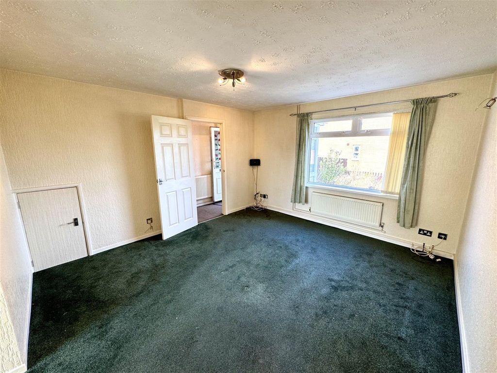 Property photo 2 of 14 Lounge