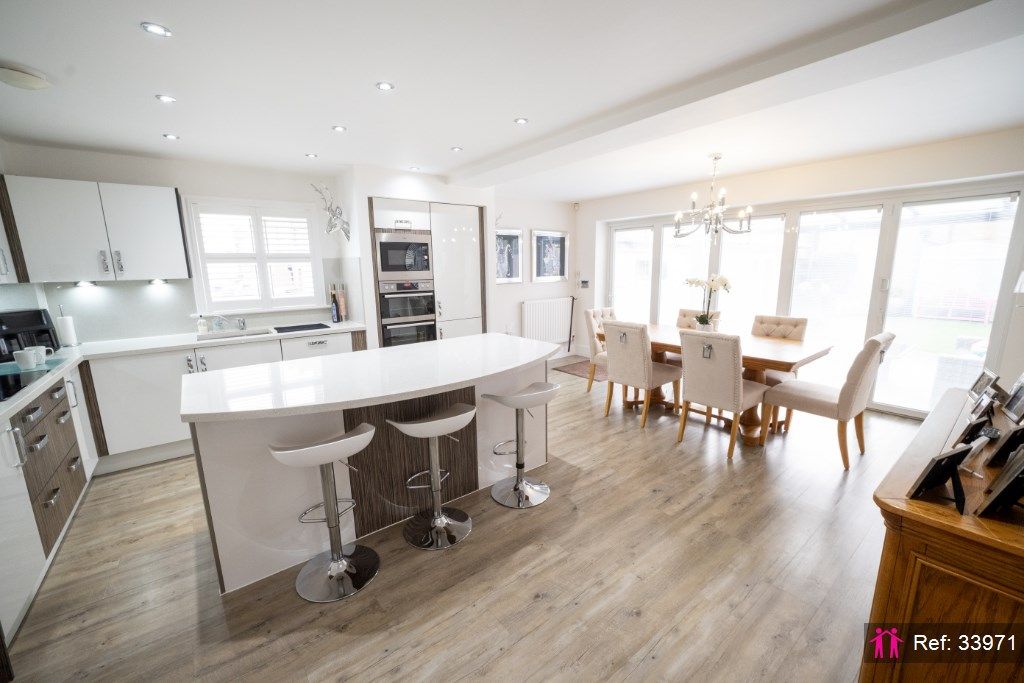 Property photo 2 of 27