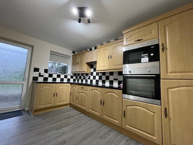 Property photo 1 of 9 Kitchen