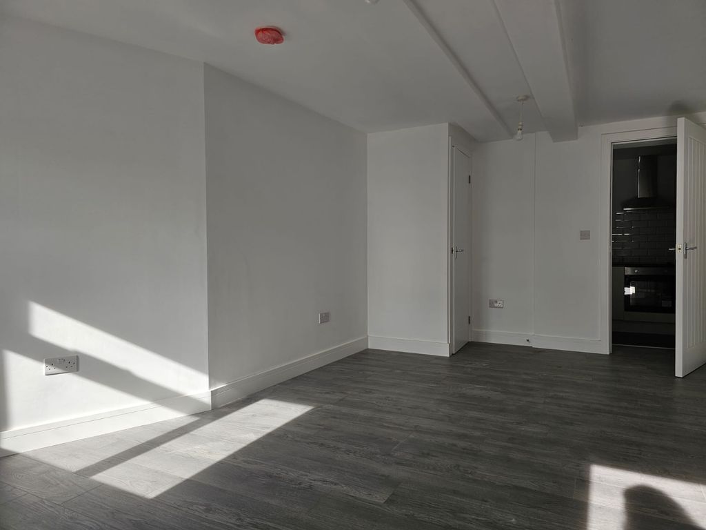 Property photo 2 of 8 Gallery