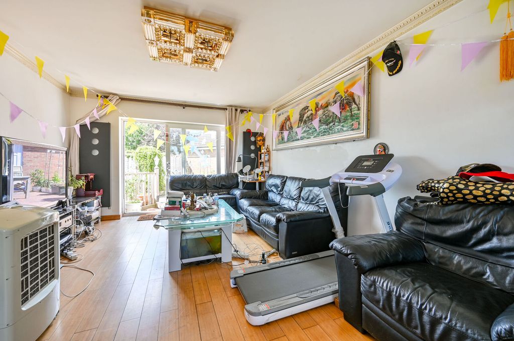 Property photo 2 of 13