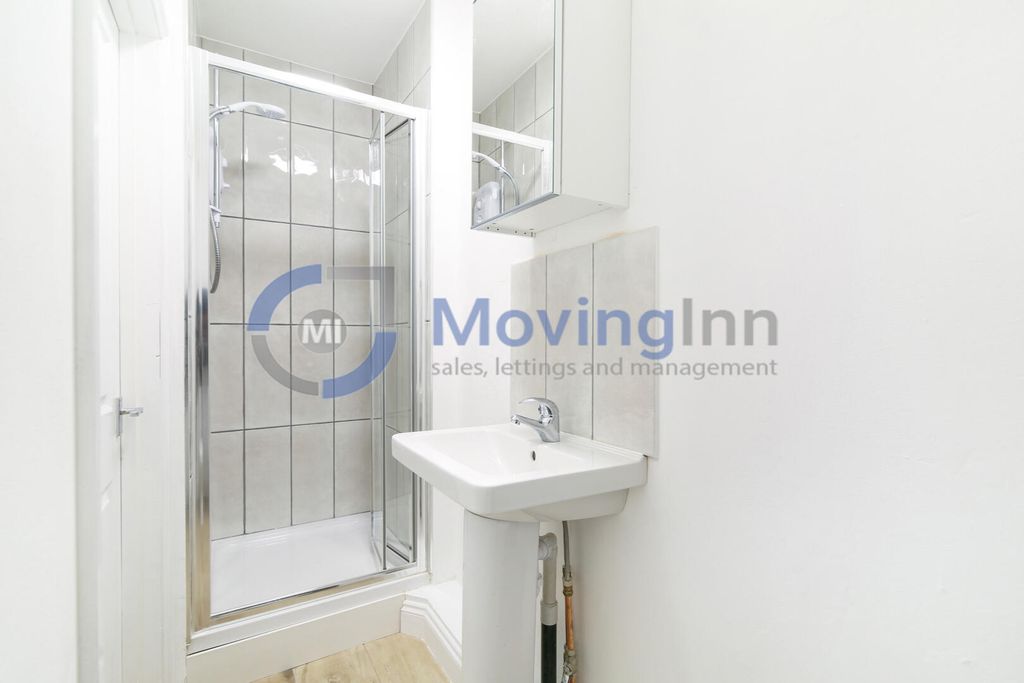 Property photo 3 of 7 Bathroom