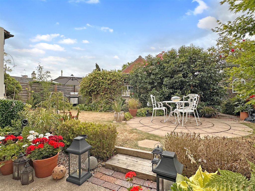 Property photo 3 of 21 Lovely Private Garden 752