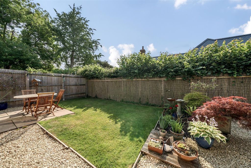 Property photo 3 of 10 Garden