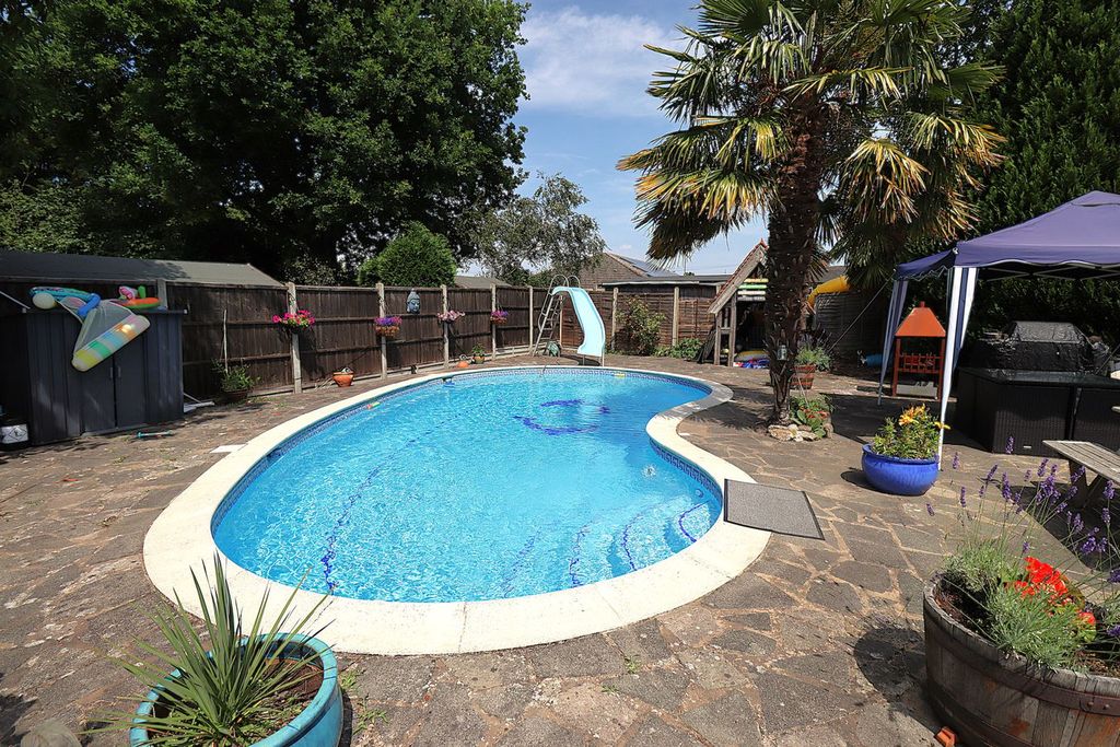 Property photo 3 of 32