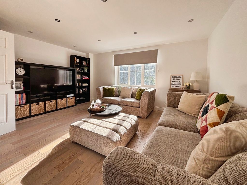 Property photo 2 of 13 Pbox-Img.Jpg