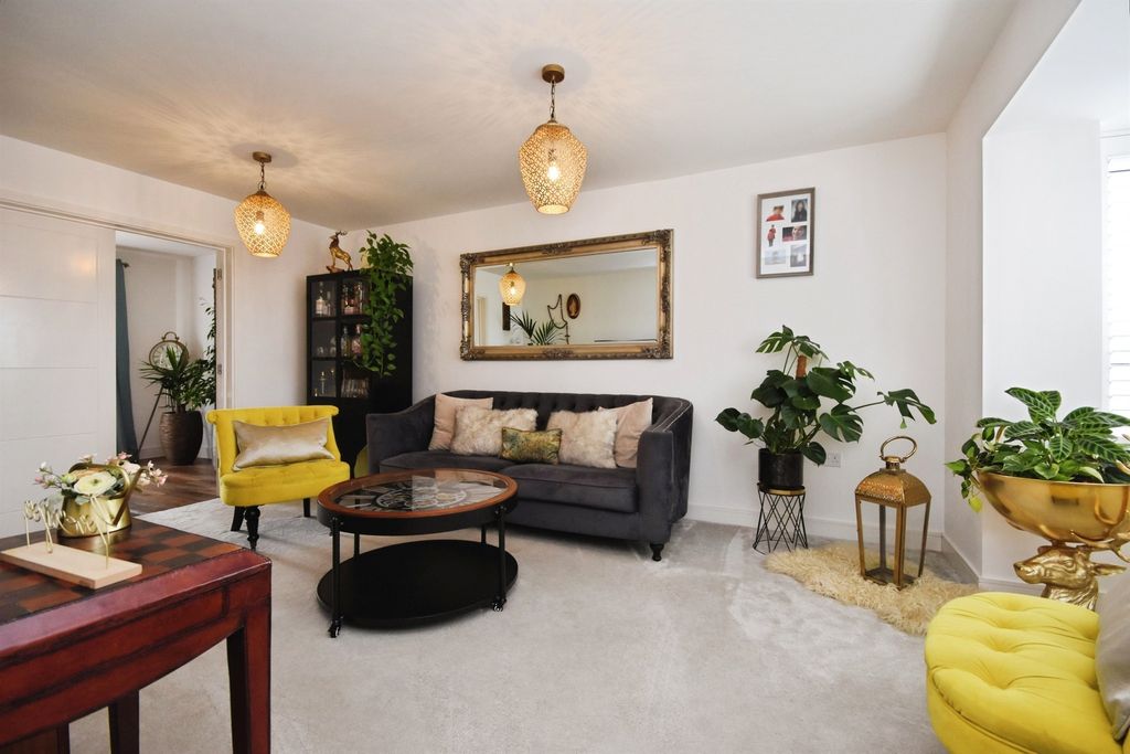 Property photo 3 of 19