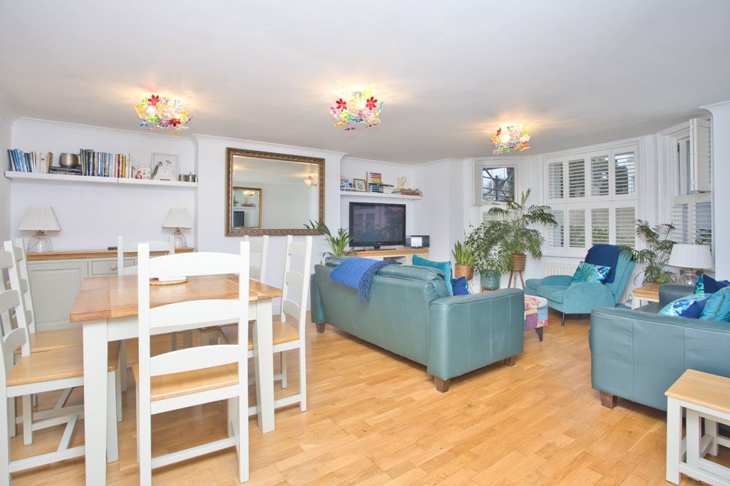 Property photo 2 of 12 Picture 2