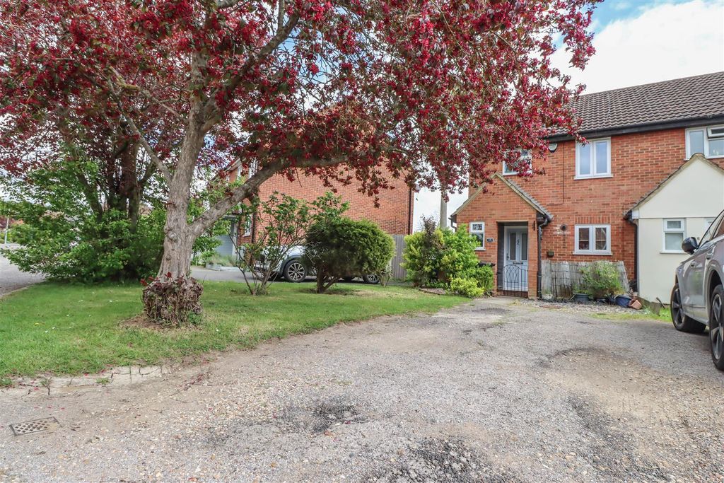 Property photo 1 of 17 58 Roding Way Front.Jpg