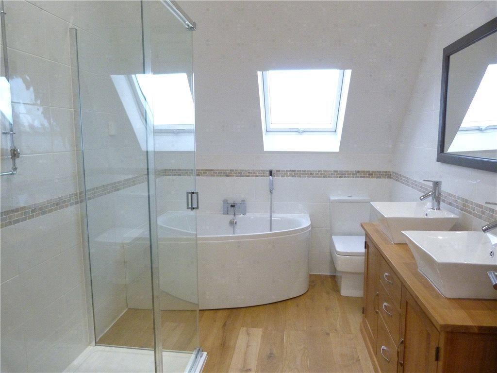 Property photo 1 of 20 Family Bathroom