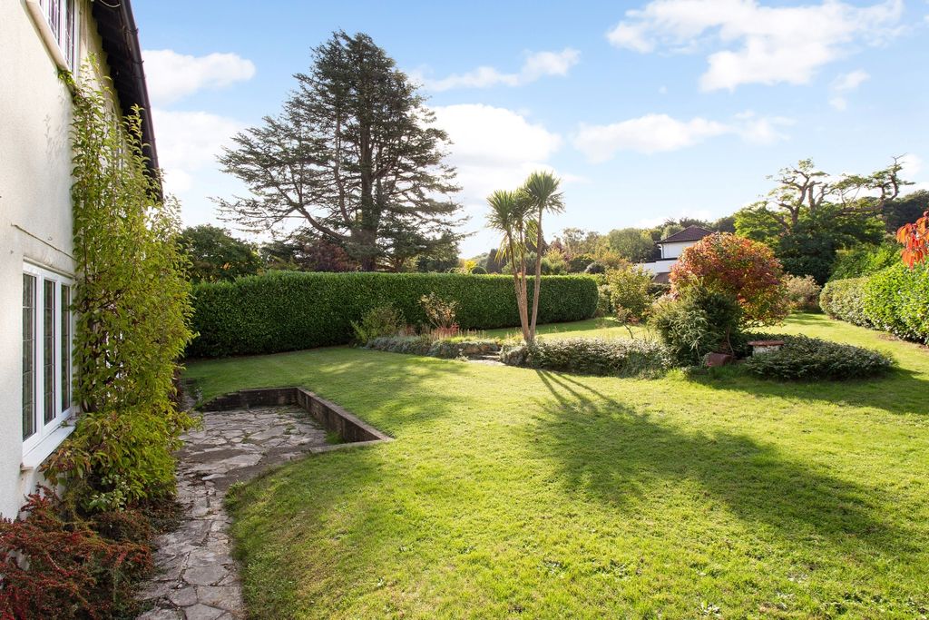 Property photo 2 of 13 Garden