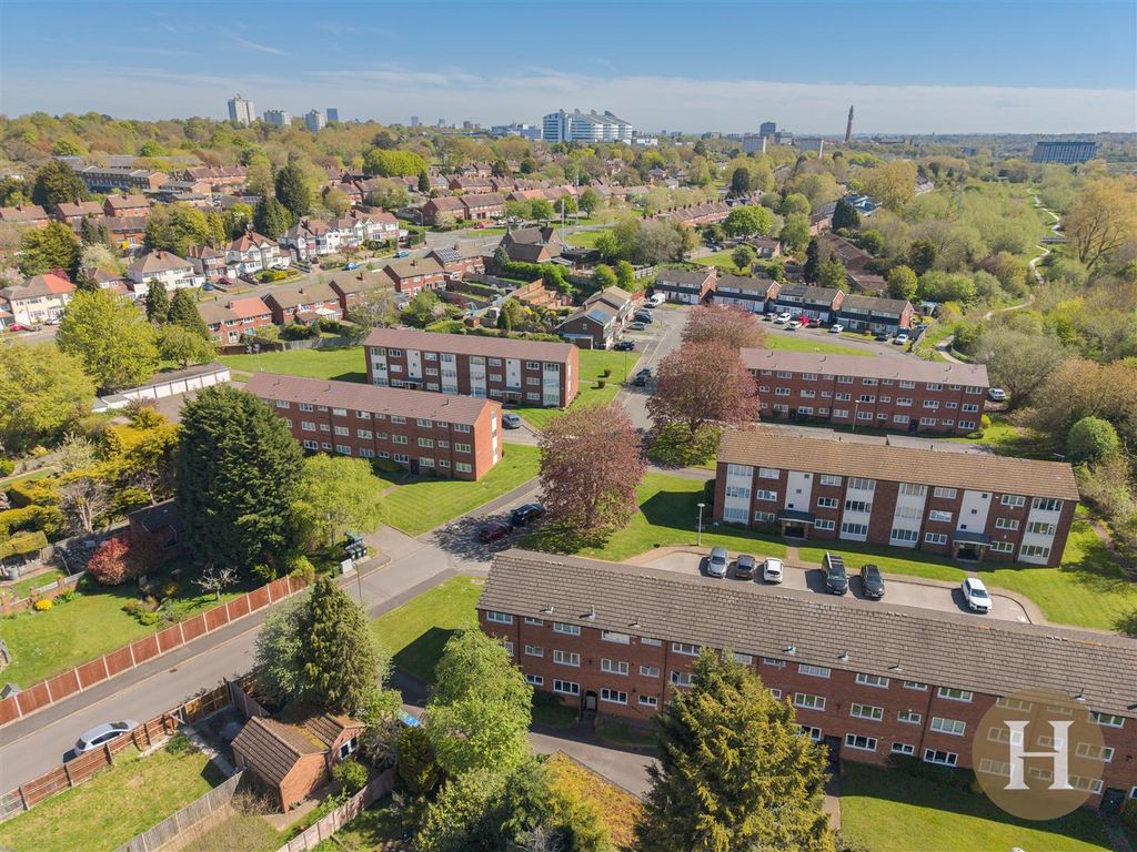 Property photo 3 of 12 Hadleigh Estate Agents-21.Jpg
