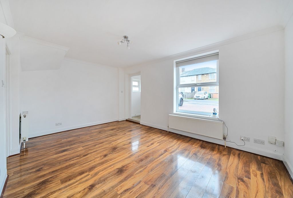 Property photo 3 of 10 1387703-10-6936Ae...