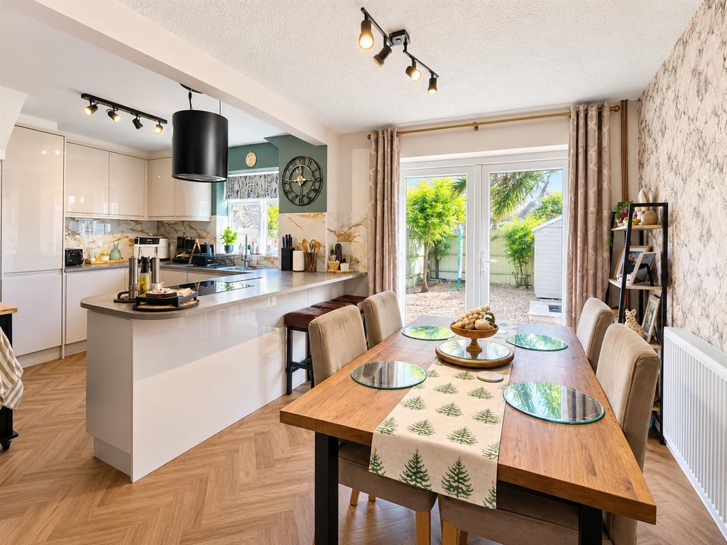 Property photo 3 of 20 Kitchen Diner 25A.Png