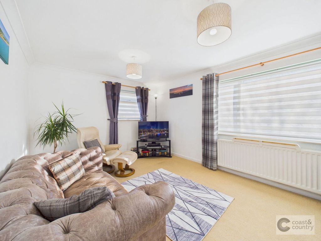 Property photo 2 of 35