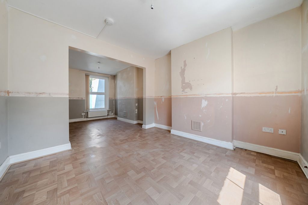 Property photo 3 of 19 1488976-1-6A4F904...