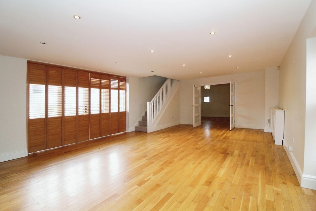 Property photo 2 of 13 Image 2